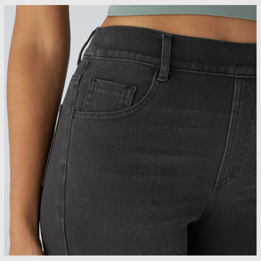 High-waisted, elastic, and comfortable pants.