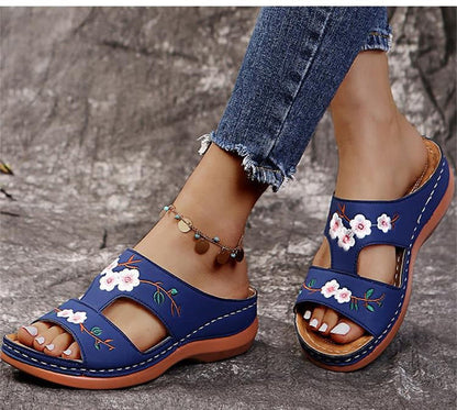 Lucia: Comfortable orthopedic sandals for women