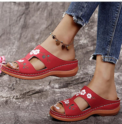 Lucia: Comfortable orthopedic sandals for women