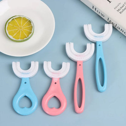 PACK OF 3 TOOTHBRUSHES FOR CHILDREN